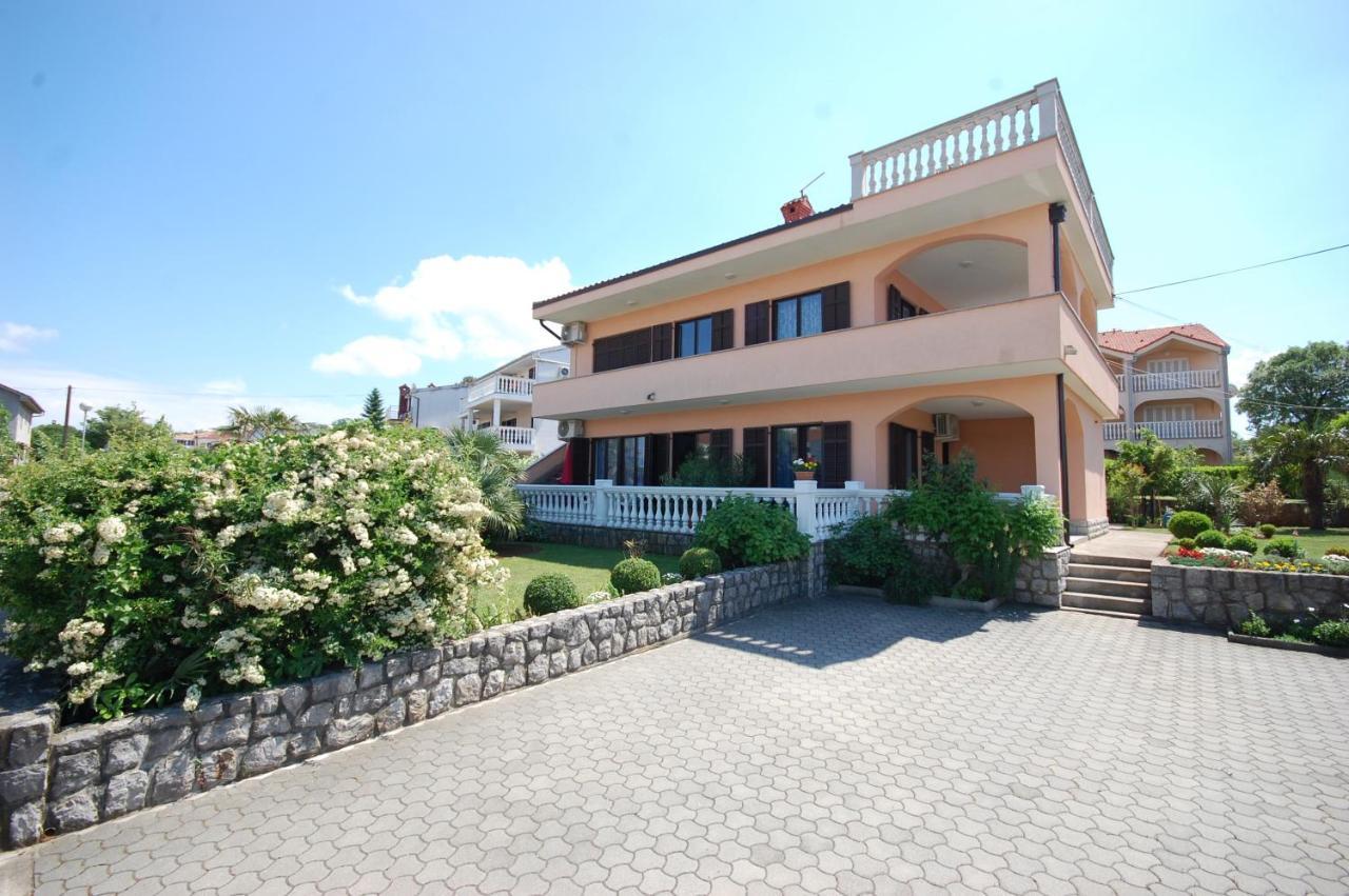 Apartments Andrea By El-Pi Tours Нивице Экстерьер фото
