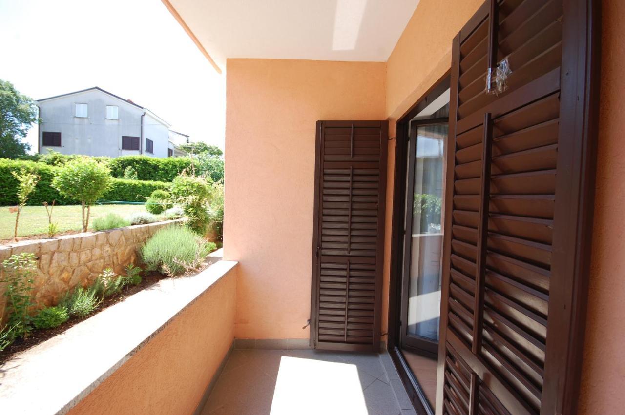 Apartments Andrea By El-Pi Tours Нивице Экстерьер фото