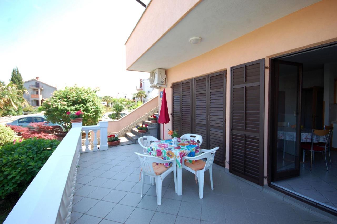 Apartments Andrea By El-Pi Tours Нивице Экстерьер фото