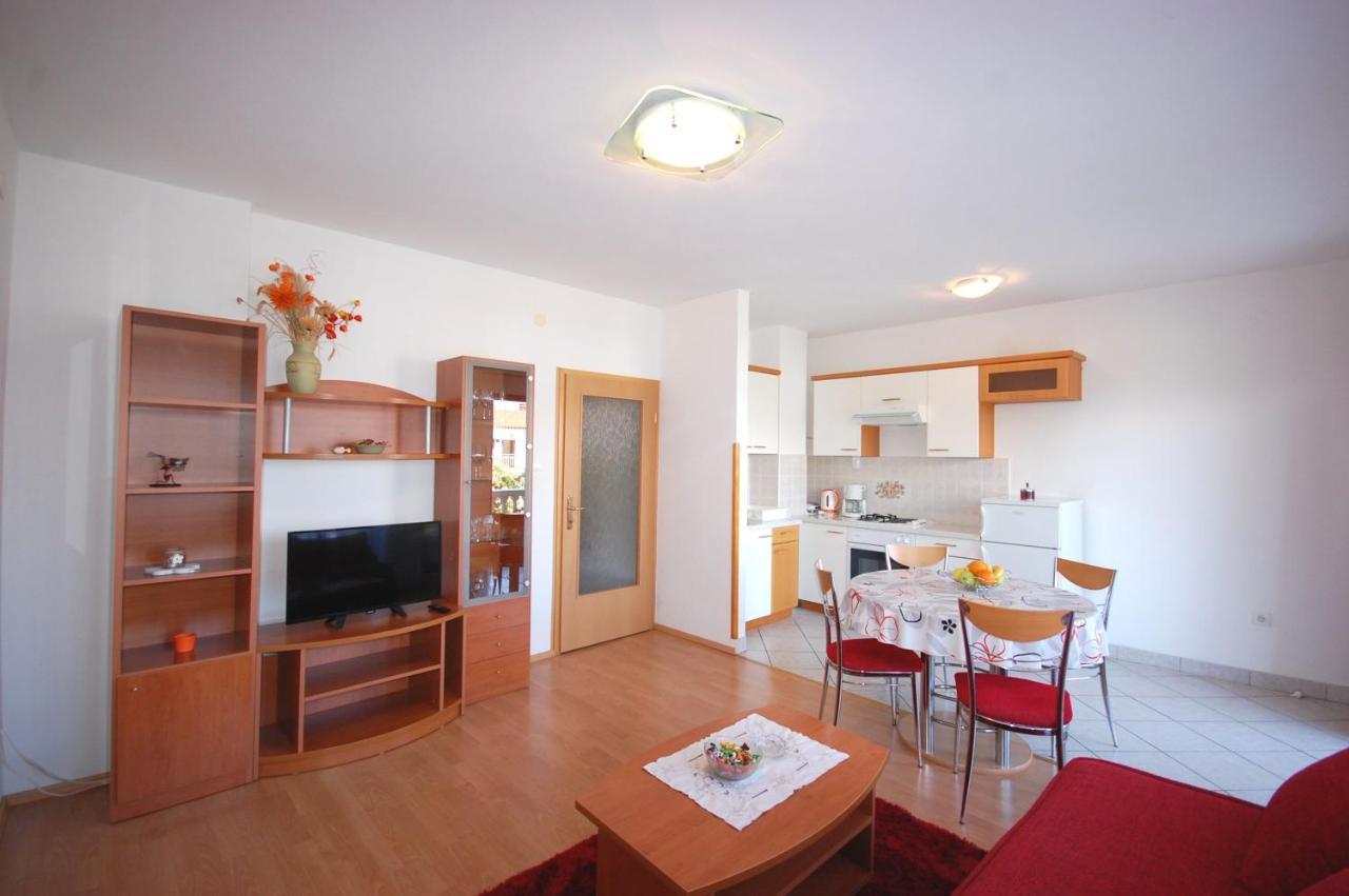 Apartments Andrea By El-Pi Tours Нивице Экстерьер фото