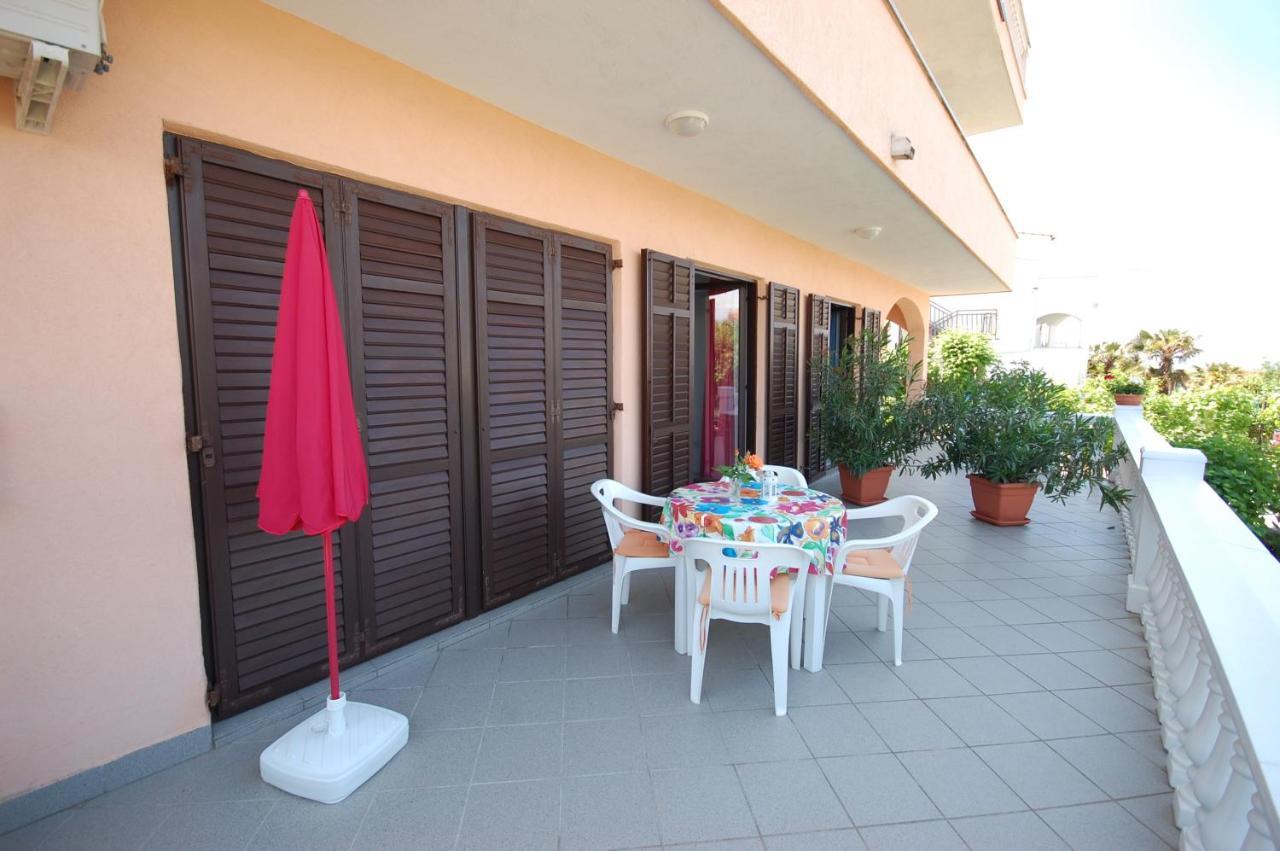 Apartments Andrea By El-Pi Tours Нивице Экстерьер фото